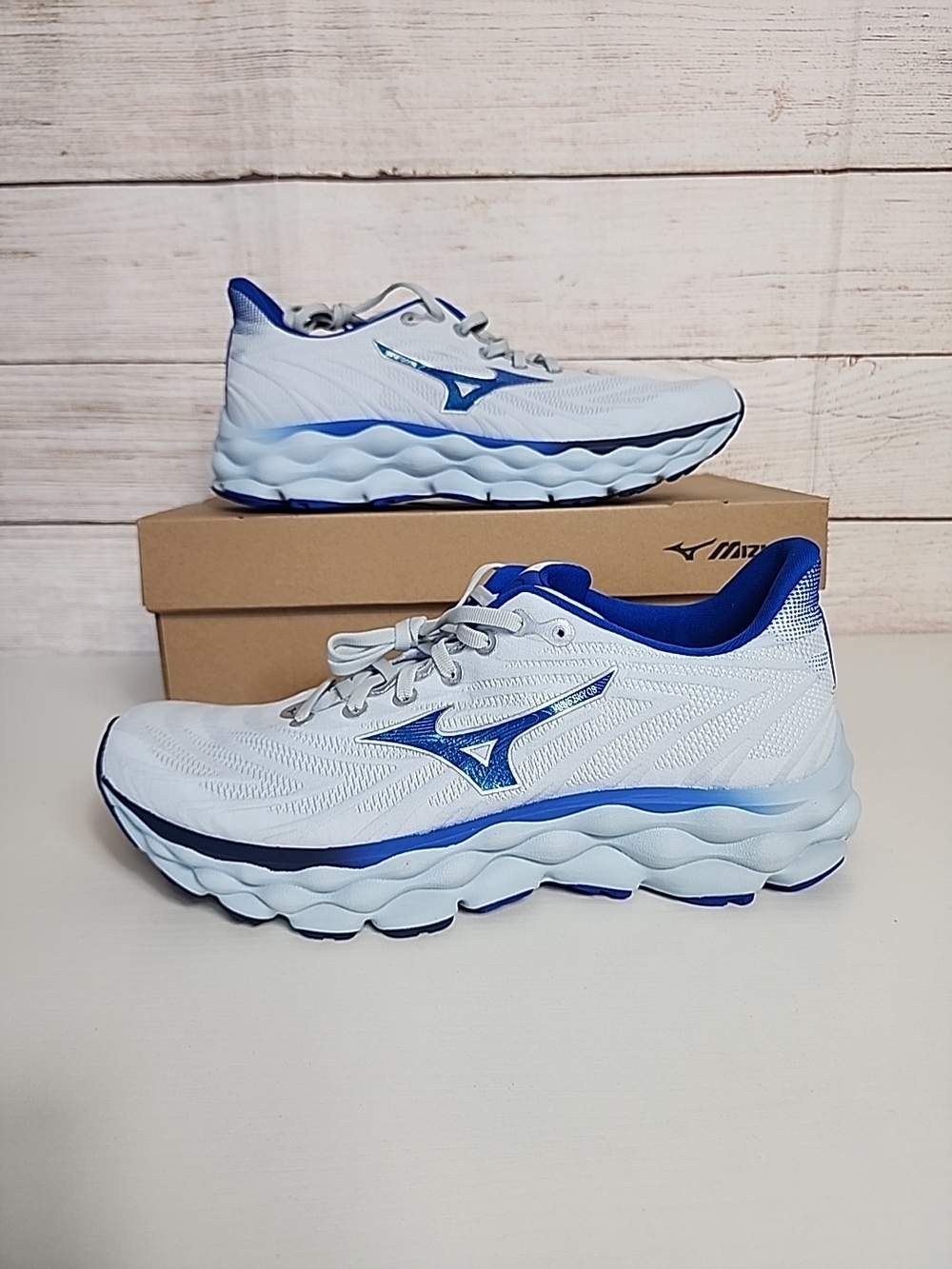Mizuno Running Shoes White Blue Sneakers NWT Comfortable Athletic Trainers Sz 9